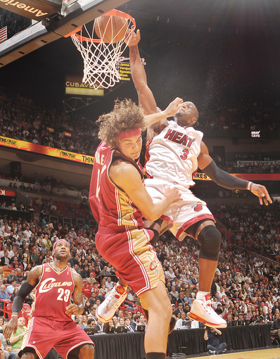 dwyane wade posterizes anderson varejao. Flash posterized Anderson
